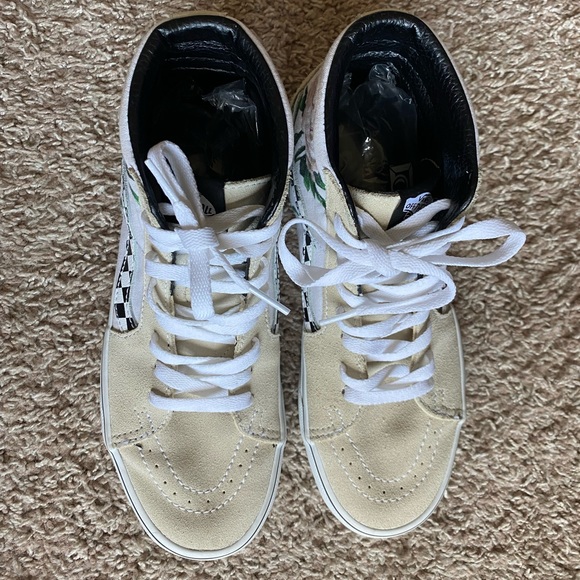 Vans High Top Suede Sneakers with Floral Design - Picture 4 of 6